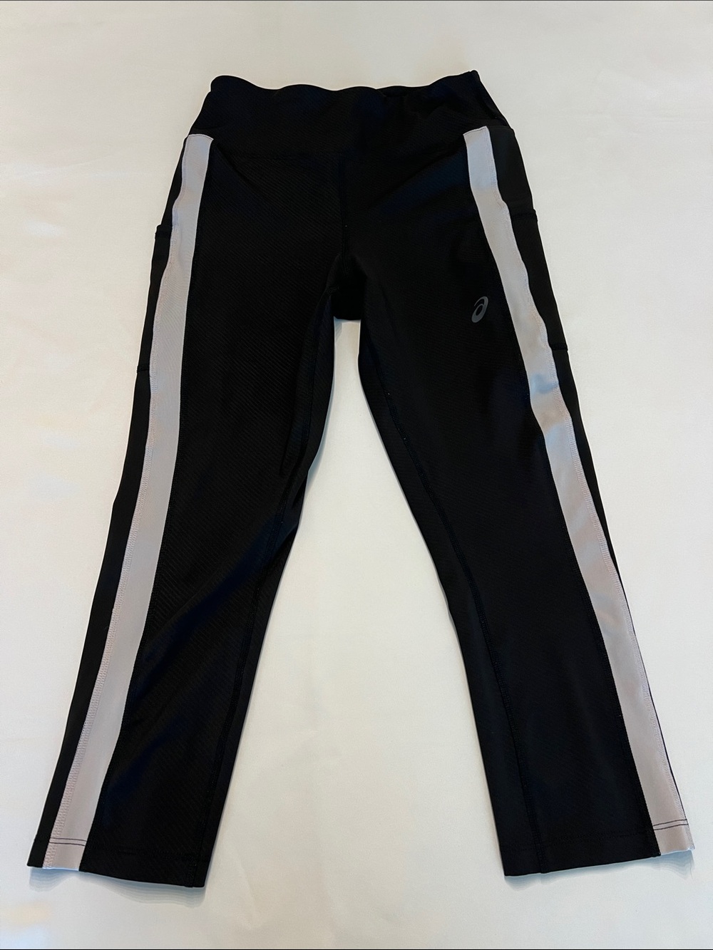 Asics Black Capri Leggings with Light Gray Side Panels Size M Great Condition